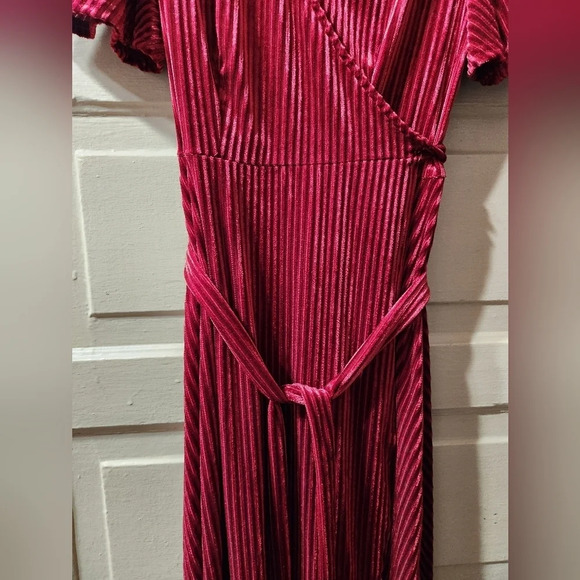 Red True Wrap Ribbed Midi Christmas Holiday Dress Size Medium EUC - Picture 3 of 6